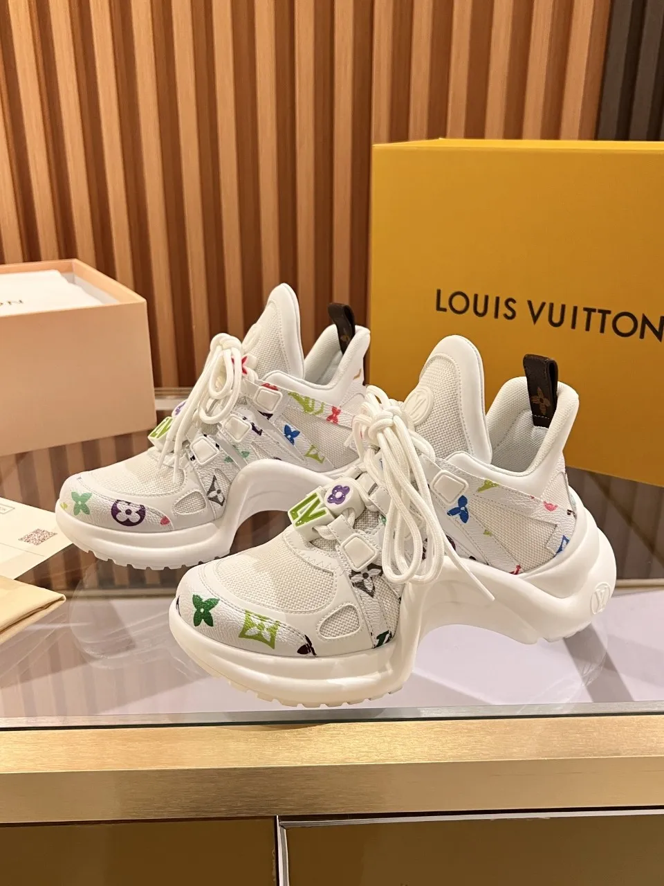 👟👟Ex-factory price 720👟👟 This three-color LV is different. 2025 new Murakami Takashi co-branded black three-color LV fancy button model Archlight donkey brand hardware casual sports dad shoes with an increased heel height of about 5.5cm, 35-41 white letter buckle